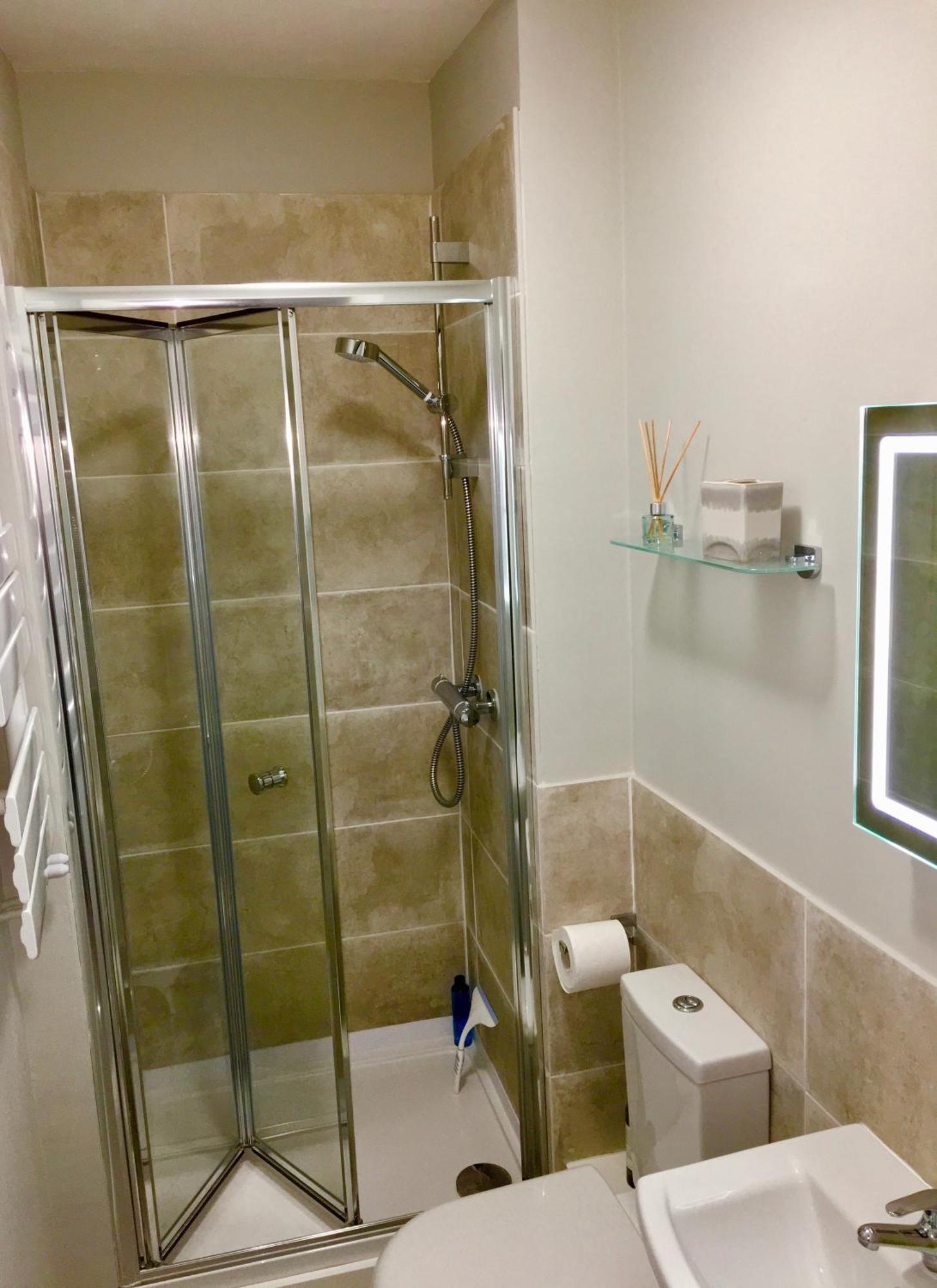 Luxury 2 Bed Apartment With Free Parking 러들로 외부 사진